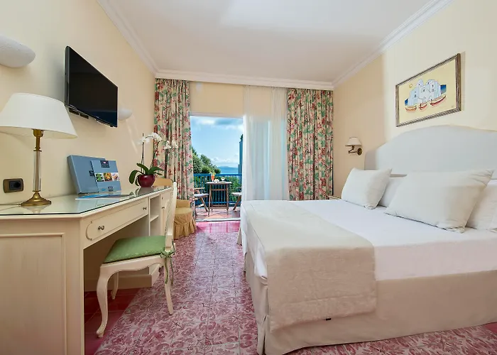 Punta Molino & Отель Искья