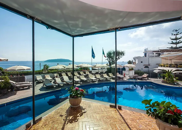 Punta Molino & Отель Искья